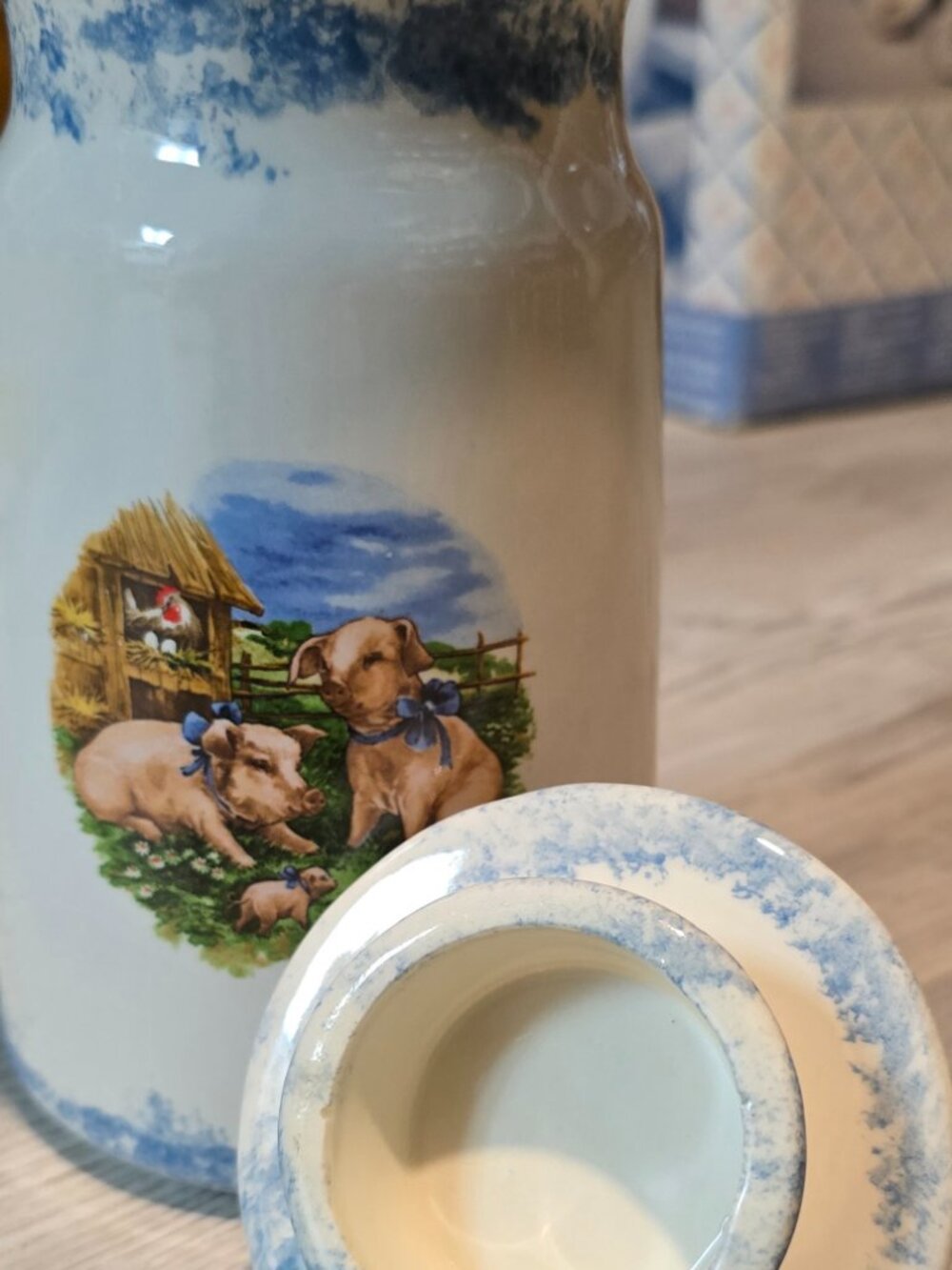 Vintage Farmhouse Ceramic Pig Family Canister Jar - Picture 4 of 7